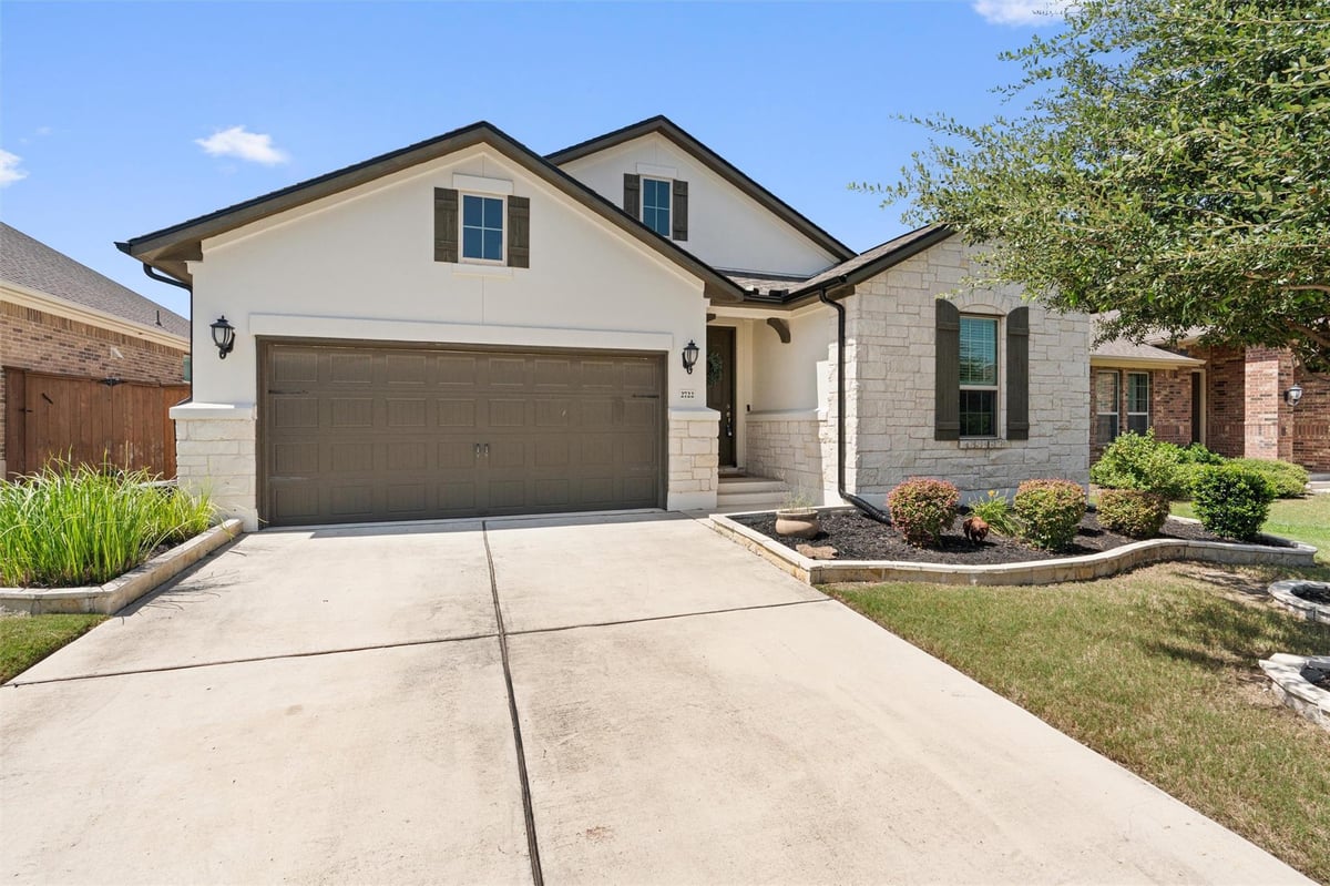 2722 Fortezza WAY - front exterior - Luxury home in Vizcaya (Traditions), Round Rock, TX