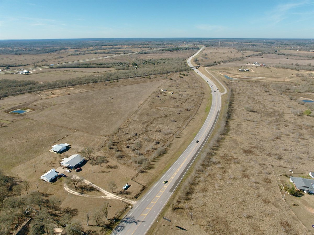 View 2747 21 E Highway in Culling, Aaron 2747 21 E Highway - front exterior - Luxury lot in Culling, Aaron, Paige, TX