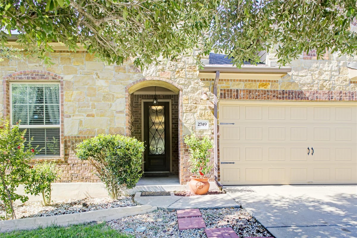 View 2749 Santa Ana LN in Paloma Lake Sec 5 2749 Santa Ana LN - property photo 1 - Luxury home in Paloma Lake Sec 5, Round Rock, TX