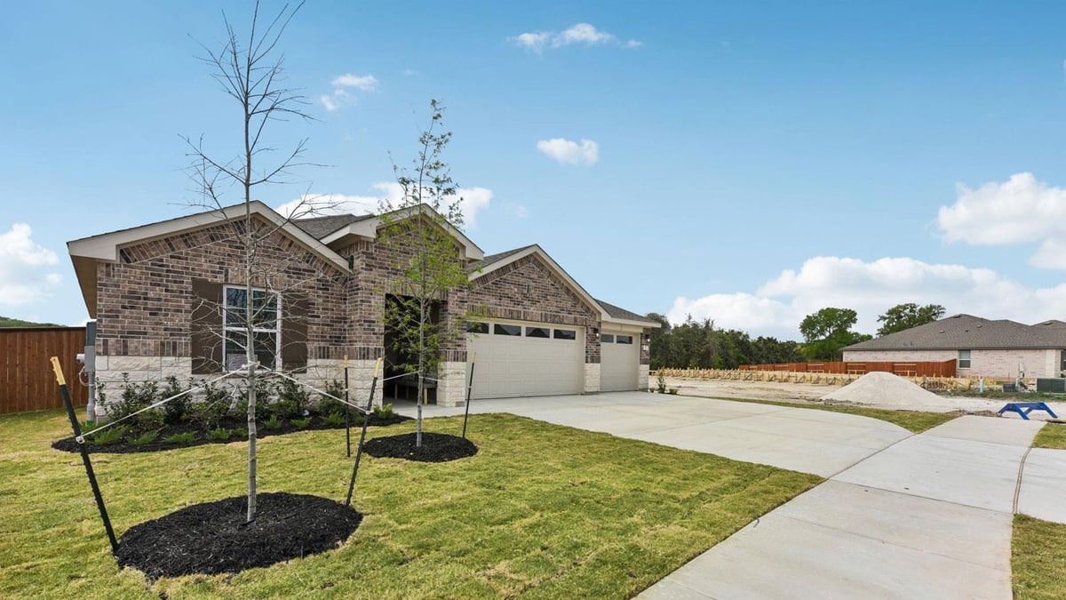 Living area at 277 Rivers Edge Dr - 4 bed 3 bath home