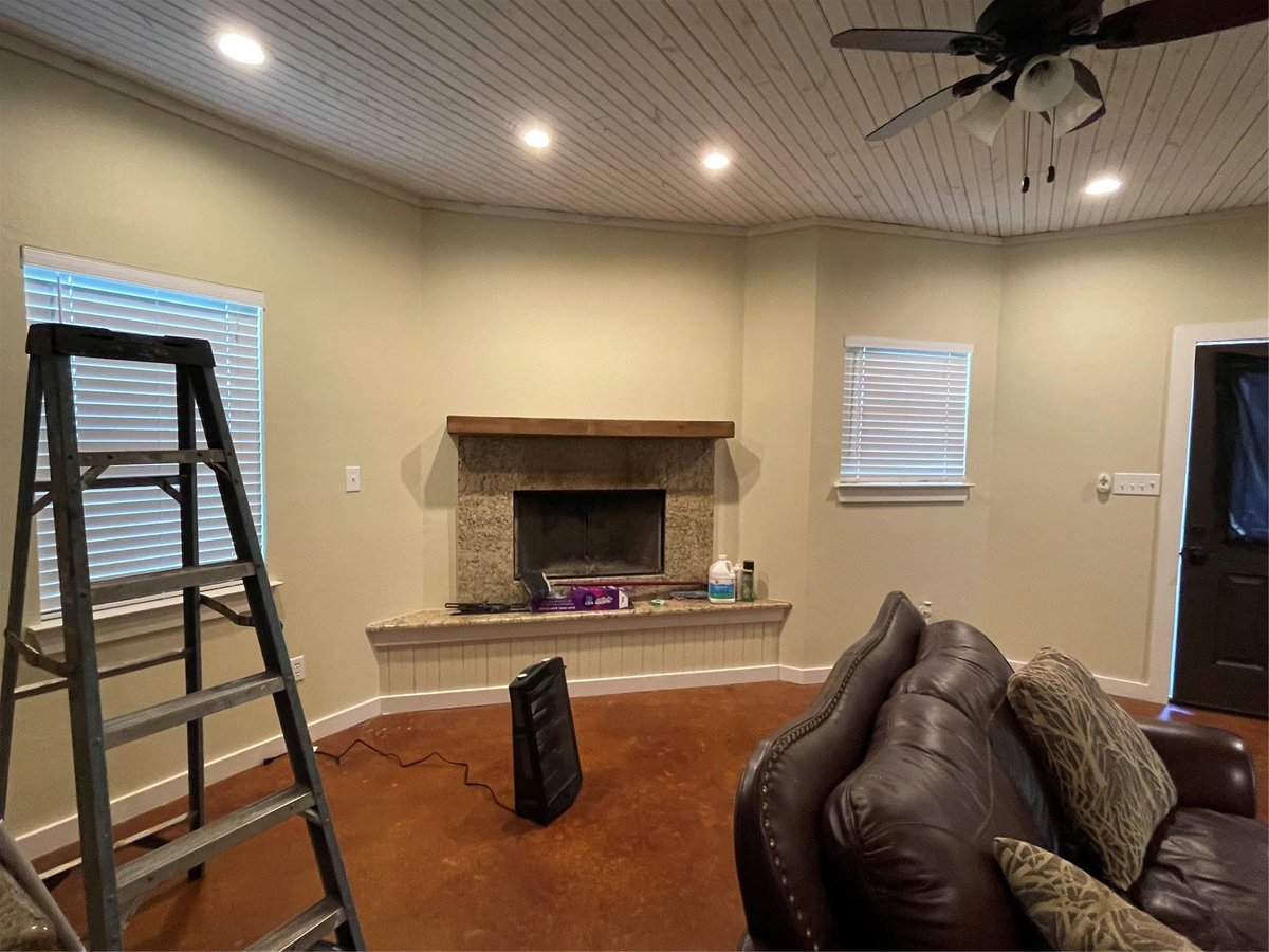 Living area at 278 Winfield Thicket Rd - 3 bed 2 bath home