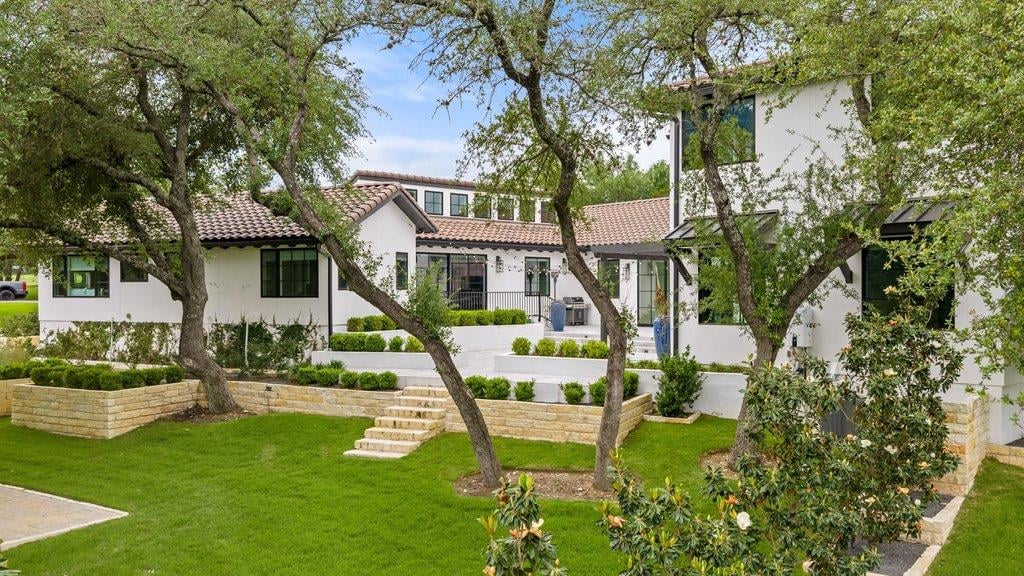 View 28 Club Estates PKWY in Hills 28 Club Estates PKWY - property photo 1 - Luxury home in Hills, Austin, TX