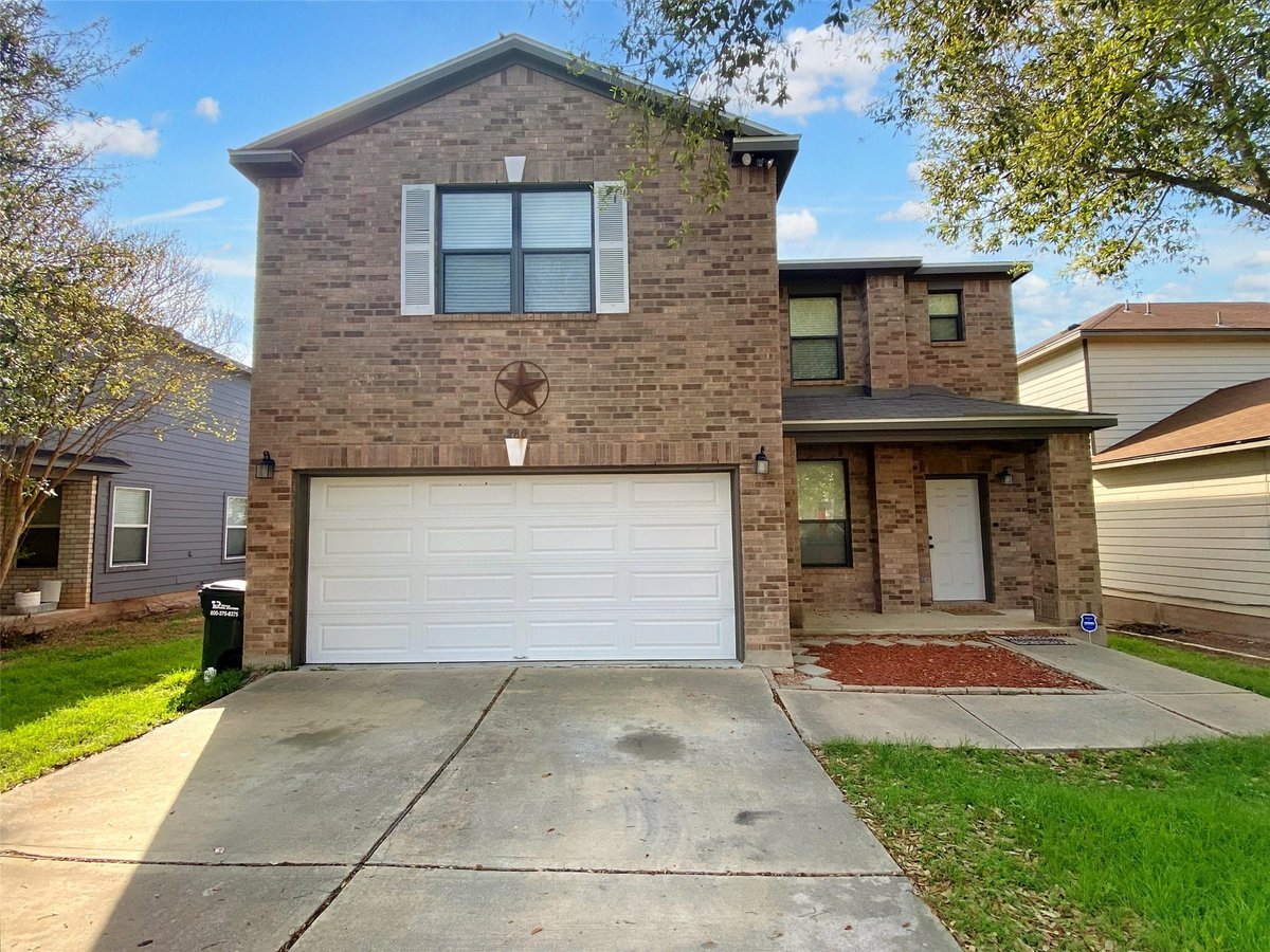 280 Cordero DR - front exterior - Luxury home in El Camino Real Ph 1 Sec 2, San Marcos, TX