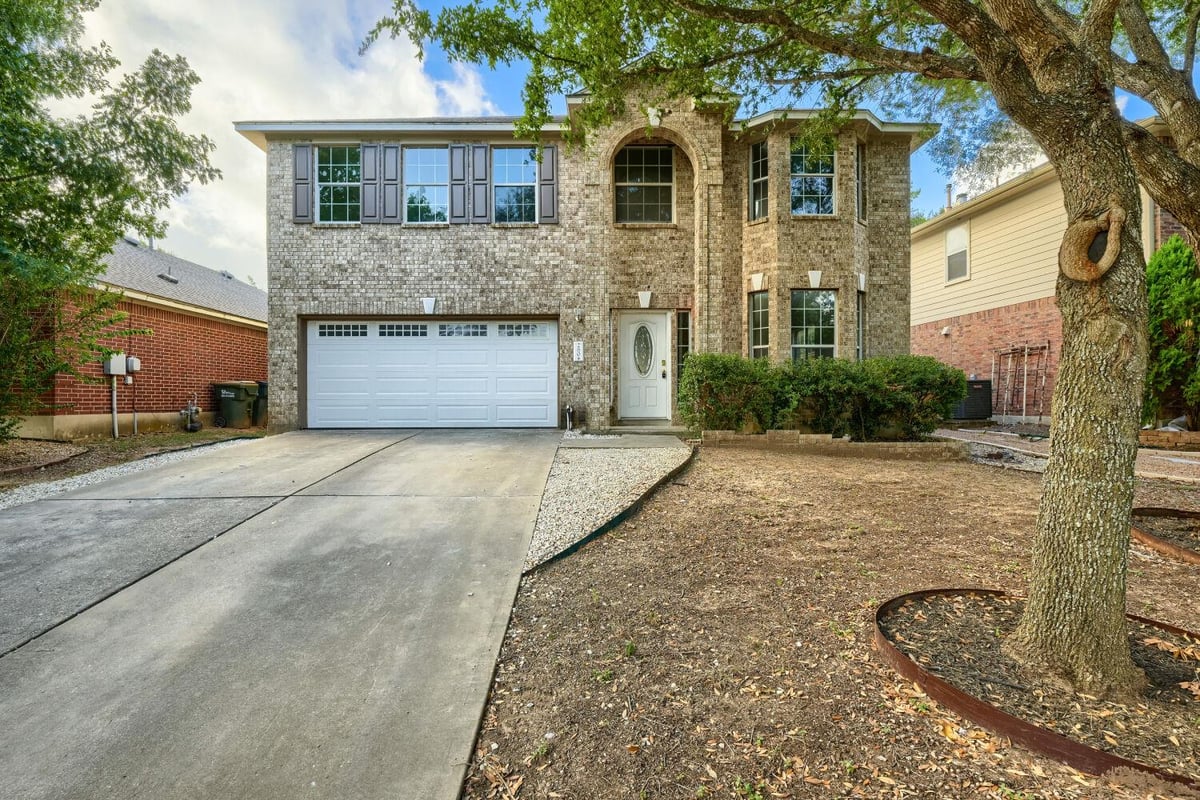 View 280 Middle CRK in Whispering Hollow Ph 1 Sec 1 280 Middle CRK - property photo 1 - Luxury home in Whispering Hollow Ph 1 Sec 1, Buda, TX