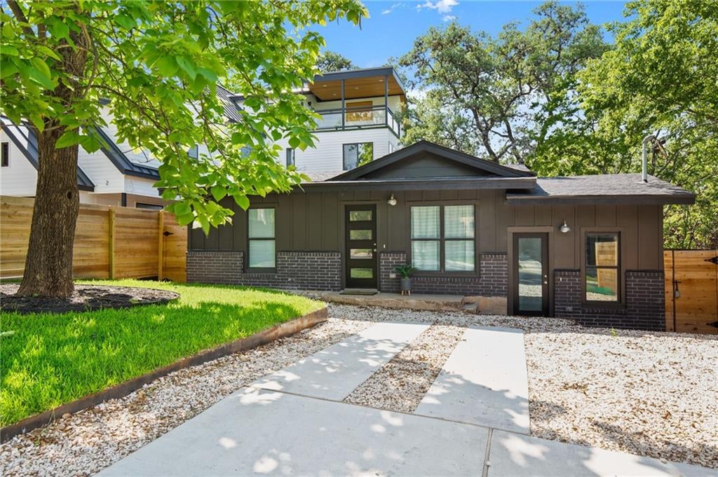 View 2800 S 4th ST Unit #1 in Oak Ridge Heights Sec 03 2800 S 4th ST Unit #1 - front exterior - Luxury home in Oak Ridge Heights Sec 03, Austin, TX