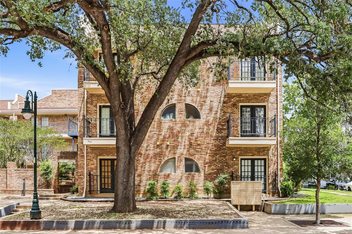 View 2801 Rio Grande ST Unit #308 in Parapet Condo 2801 Rio Grande ST Unit #308 - front exterior - Luxury home in Parapet Condo, Austin, TX