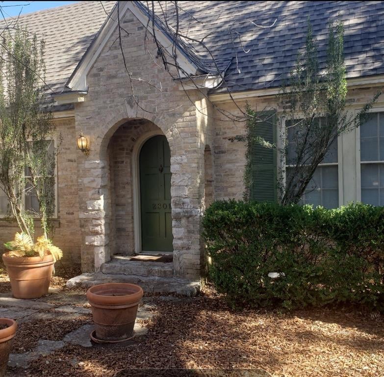 View 2801 Wooldridge Dr in Edgemont 2801 Wooldridge Dr - front exterior - Luxury home in Edgemont, Austin, TX
