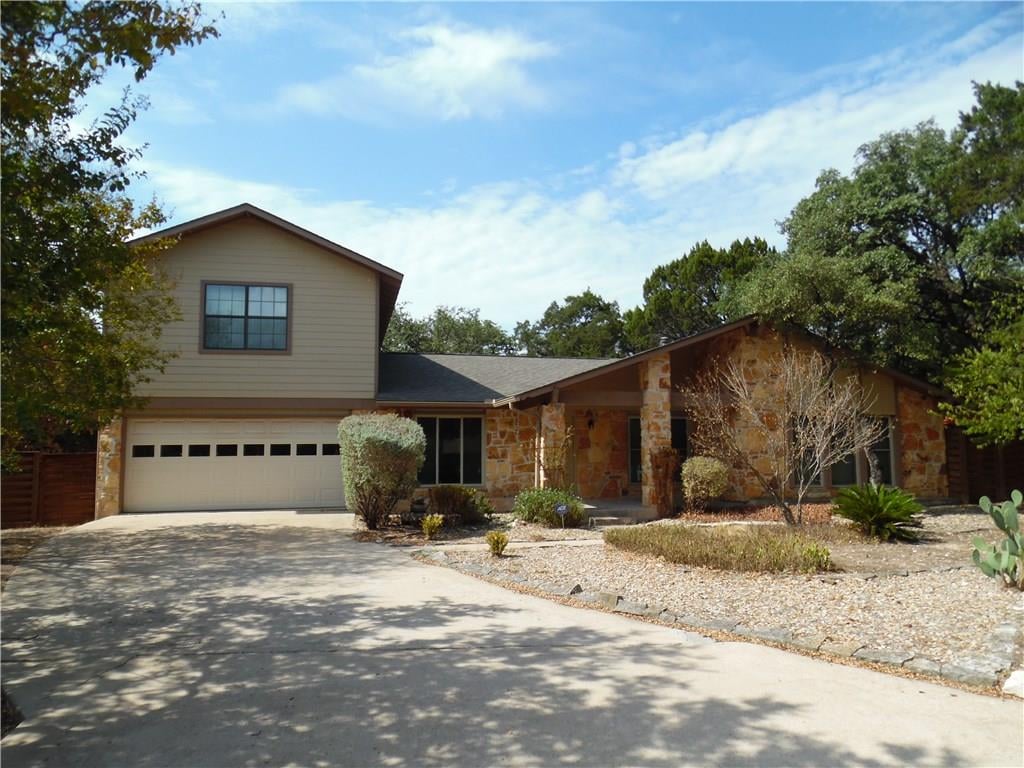 View 2802 Horseshoe Bend CV in Horseshoe Bend Sec 03 Amd 2802 Horseshoe Bend CV - property photo 1 - Luxury home in Horseshoe Bend Sec 03 Amd, Austin, TX