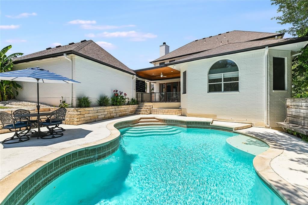 View 2802 Lenwood Ct in Lake Pointe Ph 04-A 2802 Lenwood Ct - front exterior - Luxury home in Lake Pointe Ph 04-A, Austin, TX