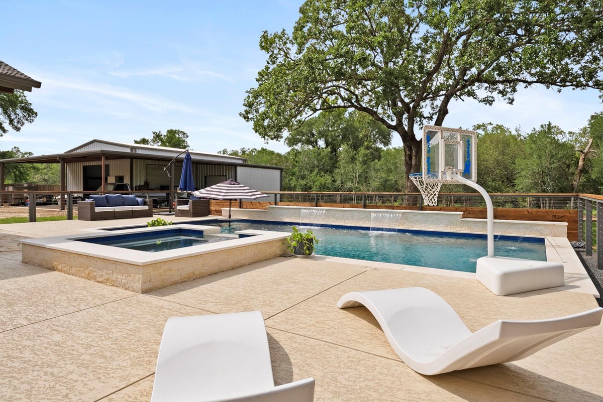 2802 Robin Rd - front exterior - Luxury home in Chaparral Park Sec 4, Manchaca, TX