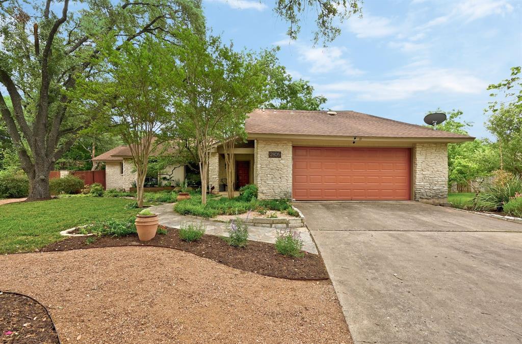 View 2805 Horseshoe Bend Cv in Horseshoe Bend Sec 03 Amd 2805 Horseshoe Bend Cv - front exterior - Luxury home in Horseshoe Bend Sec 03 Amd, Austin, TX