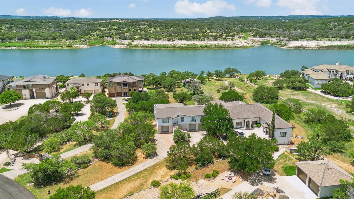 View 2806 Truman CV in Highland Lake Estates Sec 24 2806 Truman CV - property photo 1 - Luxury home in Highland Lake Estates Sec 24, Lago Vista, TX