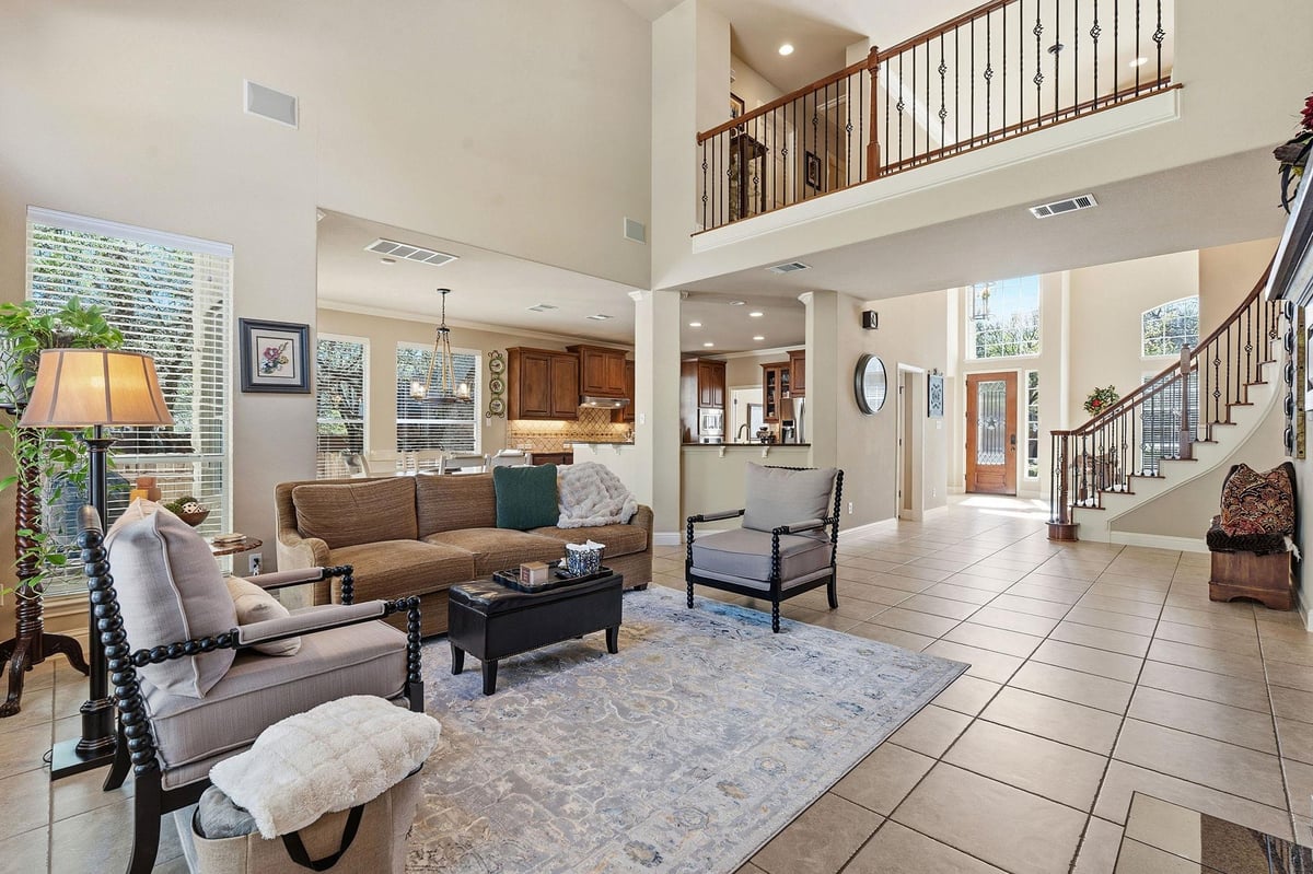 Living area at 2807 Rambler Valley Dr - 5 bed 4 bath home