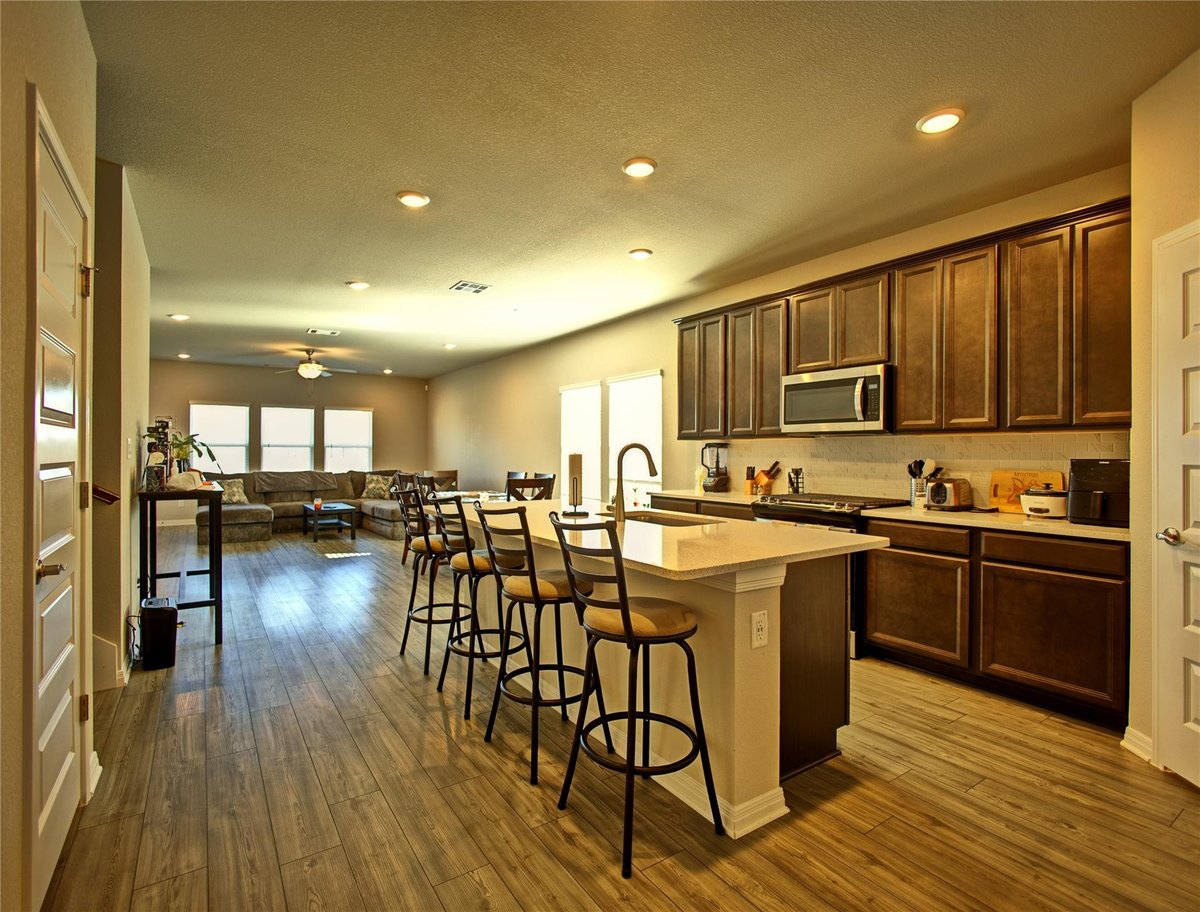 Living area at 2809 Moyer Ln - 5 bed 3 bath home