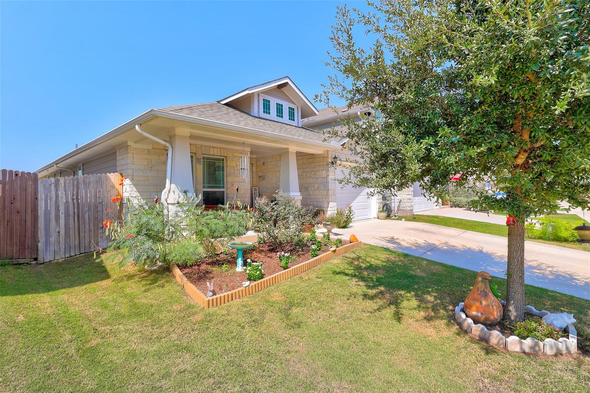 Living area at 281 Gaida Loop - 3 bed 2 bath home