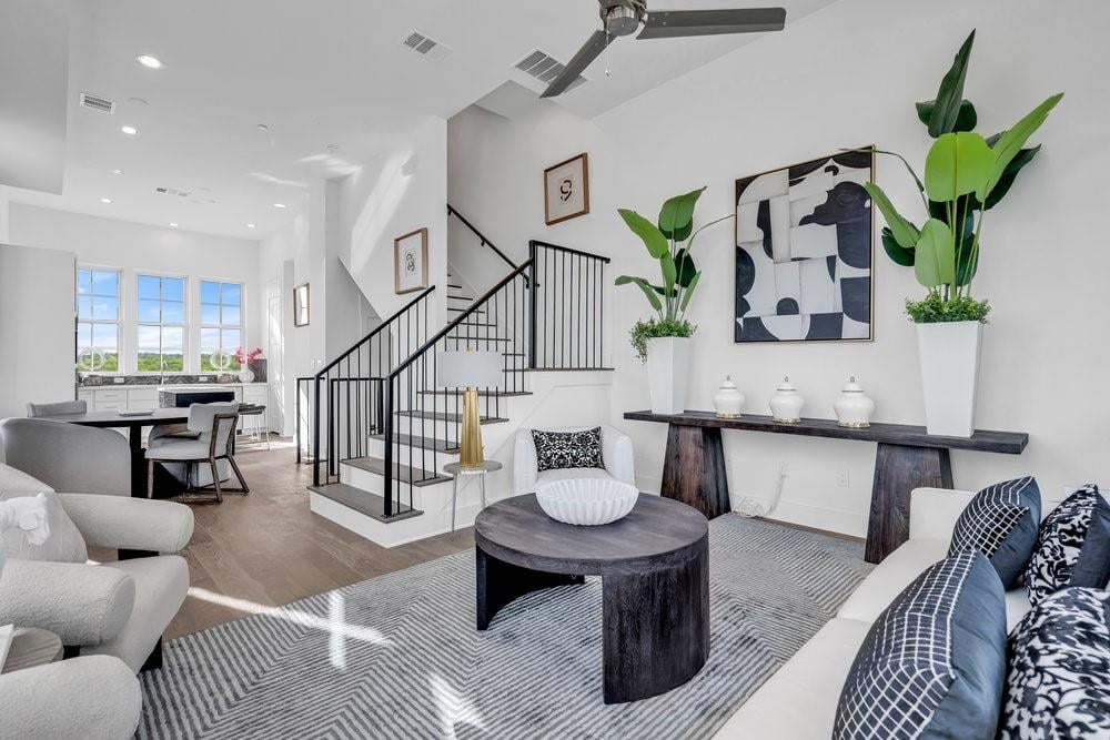 Living area at 281 Pullman Ct - 3 bed 2 bath home