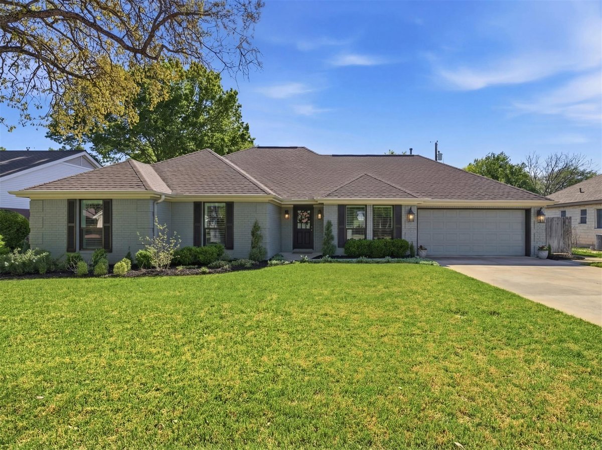 2810 Brandy LN - front exterior - Luxury home in River Bend Unit 05 Ph 01, Georgetown, TX