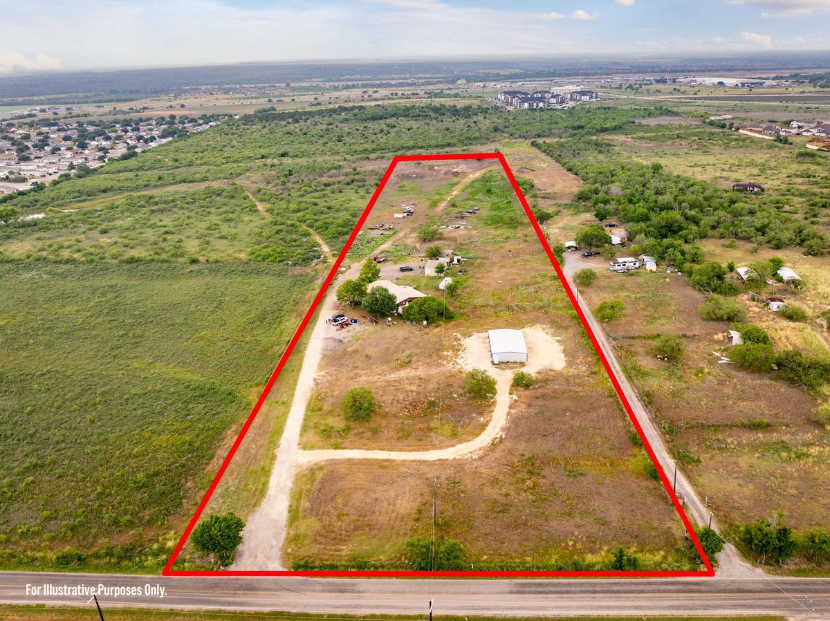 View 2811 Harris Hill Rd in None 2811 Harris Hill Rd - front exterior - Luxury lot in None, San Marcos, TX