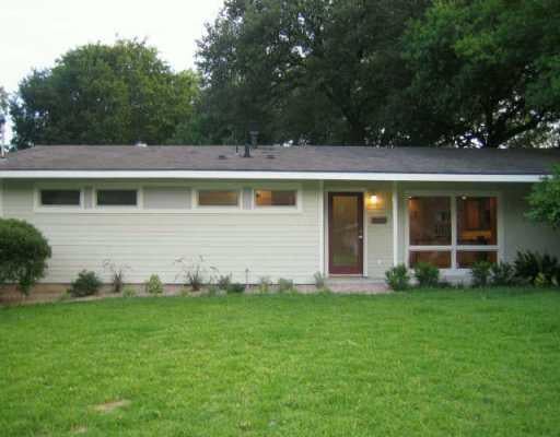 View 2813 W 50th St in Highland Village Sec 2 Pt 3 2813 W 50th St - property photo 1 - Luxury home in Highland Village Sec 2 Pt 3, Austin, TX