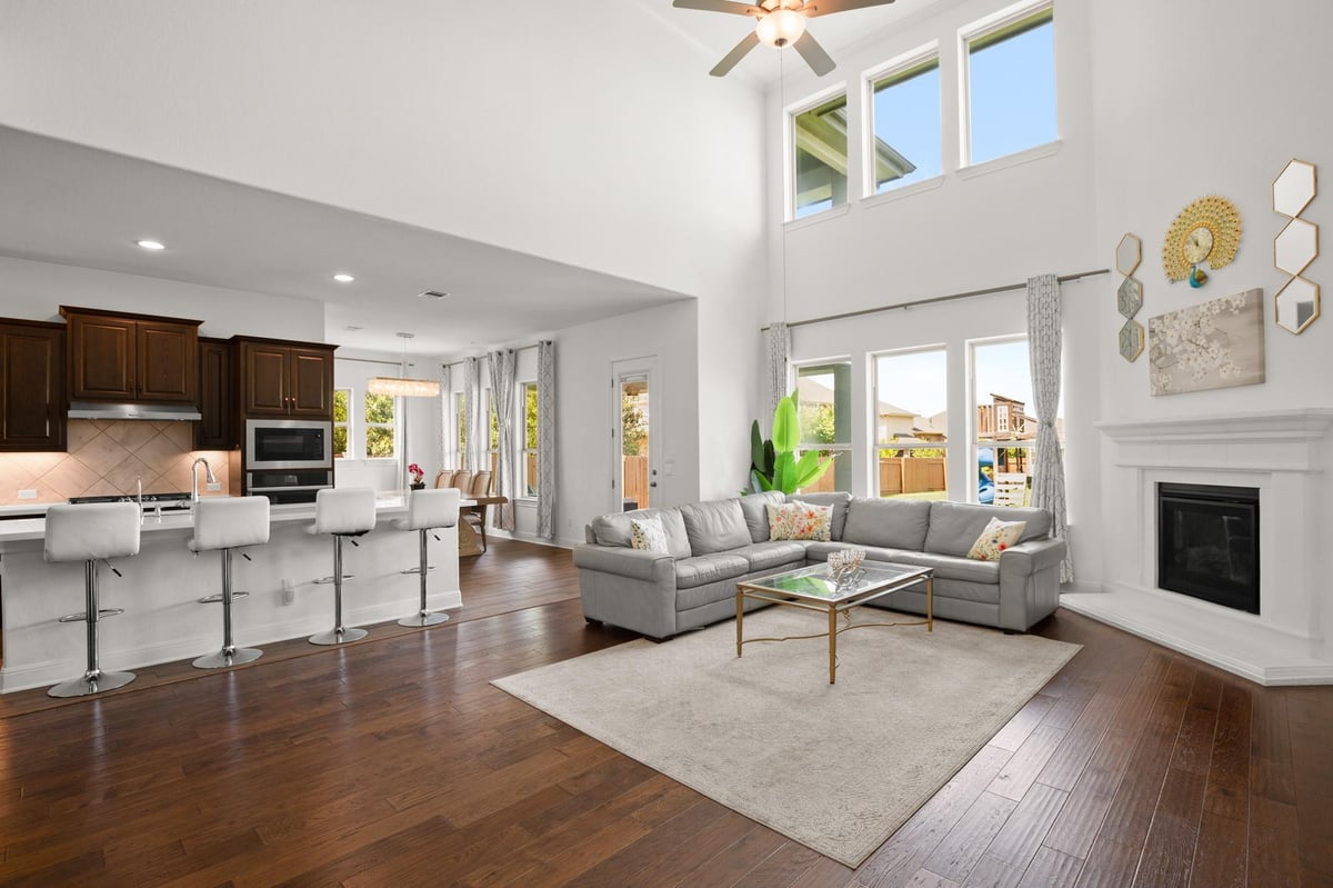 Living area at 2817 Gatlin Cv - 5 bed 4 bath home