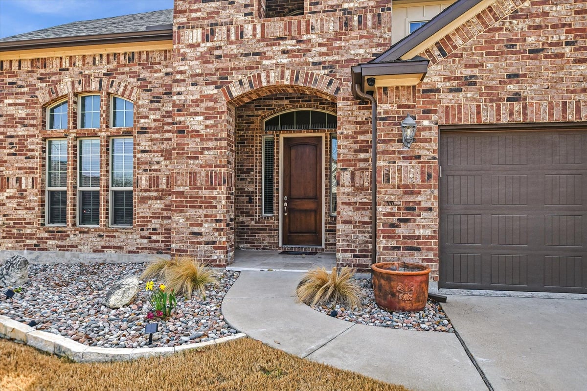 Living area at 2827 Diego Ct - 4 bed 3 bath home