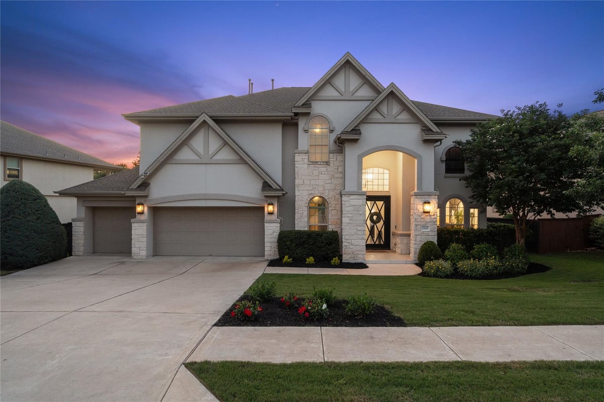 View 2829 Long Lasso PASS in Bluffs At Crystal Falls Sec 3 2829 Long Lasso PASS - front exterior - Luxury home in Bluffs At Crystal Falls Sec 3, Leander, TX