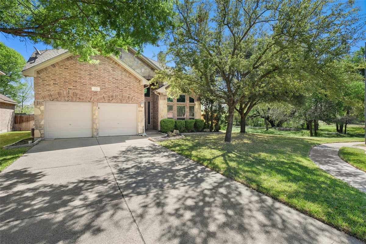 View 2836 Plantation Dr in Hidden Glen Ph 04a 2836 Plantation Dr - front exterior - Luxury home in Hidden Glen Ph 04a, Round Rock, TX