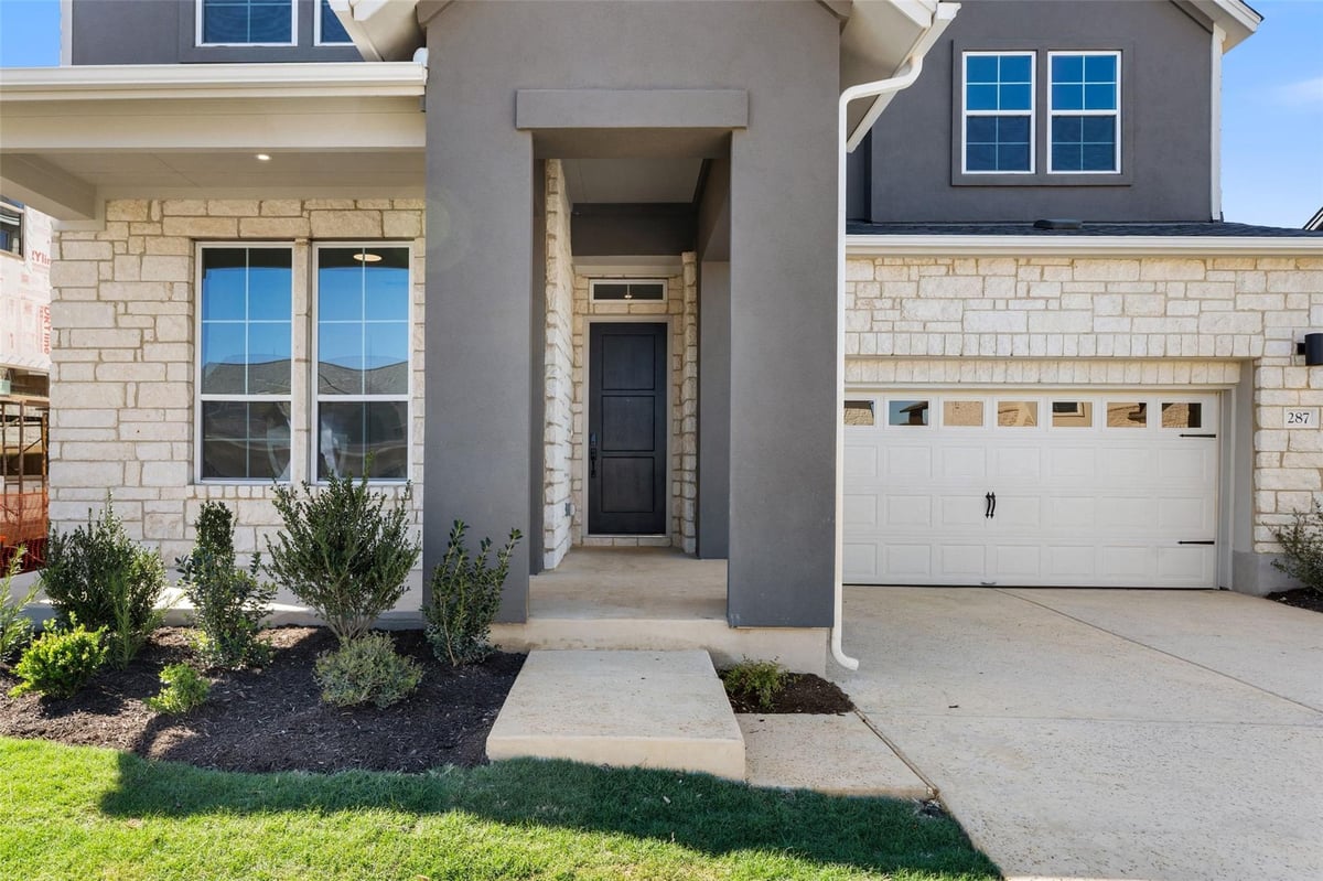 Living area at 287 San Saba Dr - 4 bed 3 bath home