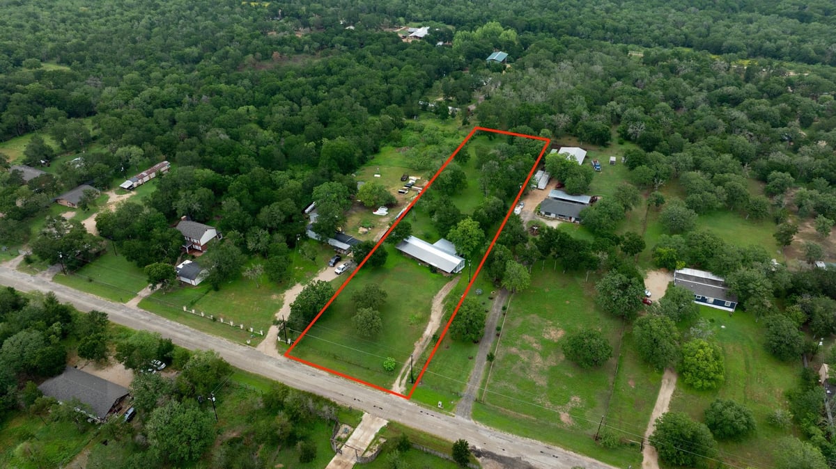 288 The Forest RD - front exterior - Luxury home in NBHD0217, Dale, TX