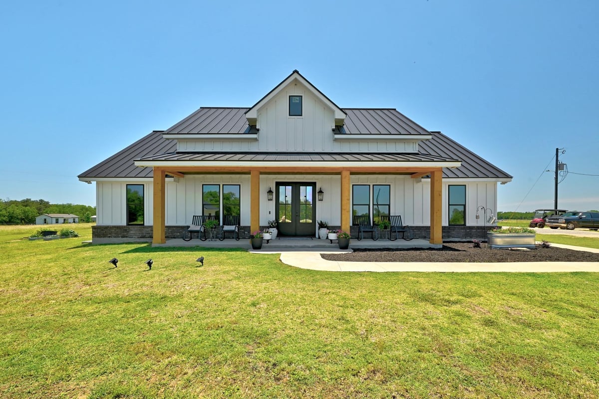 View 2889 Old McMahan RD in Lockhart Acres 2889 Old McMahan RD - front exterior - Luxury home in Lockhart Acres, Lockhart, TX
