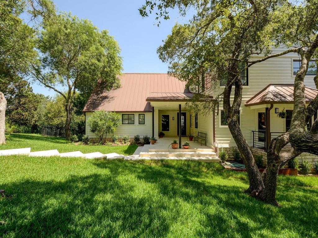 View 29 Pascal Ln in Rob Roy 29 Pascal Ln - property photo 1 - Luxury home in Rob Roy, Austin, TX