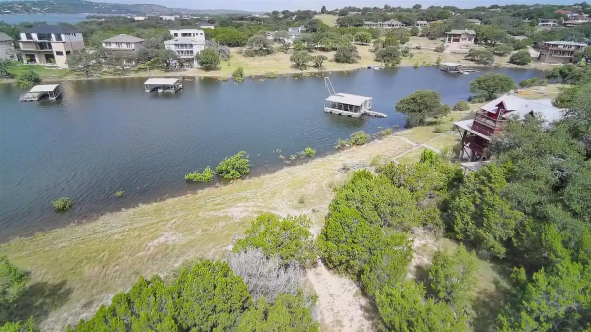 View 2900 Constitution DR in HIGHLAND LAKE ESTATES SEC 6 2900 Constitution DR - front exterior - Luxury lot in HIGHLAND LAKE ESTATES SEC 6, Lago Vista, TX