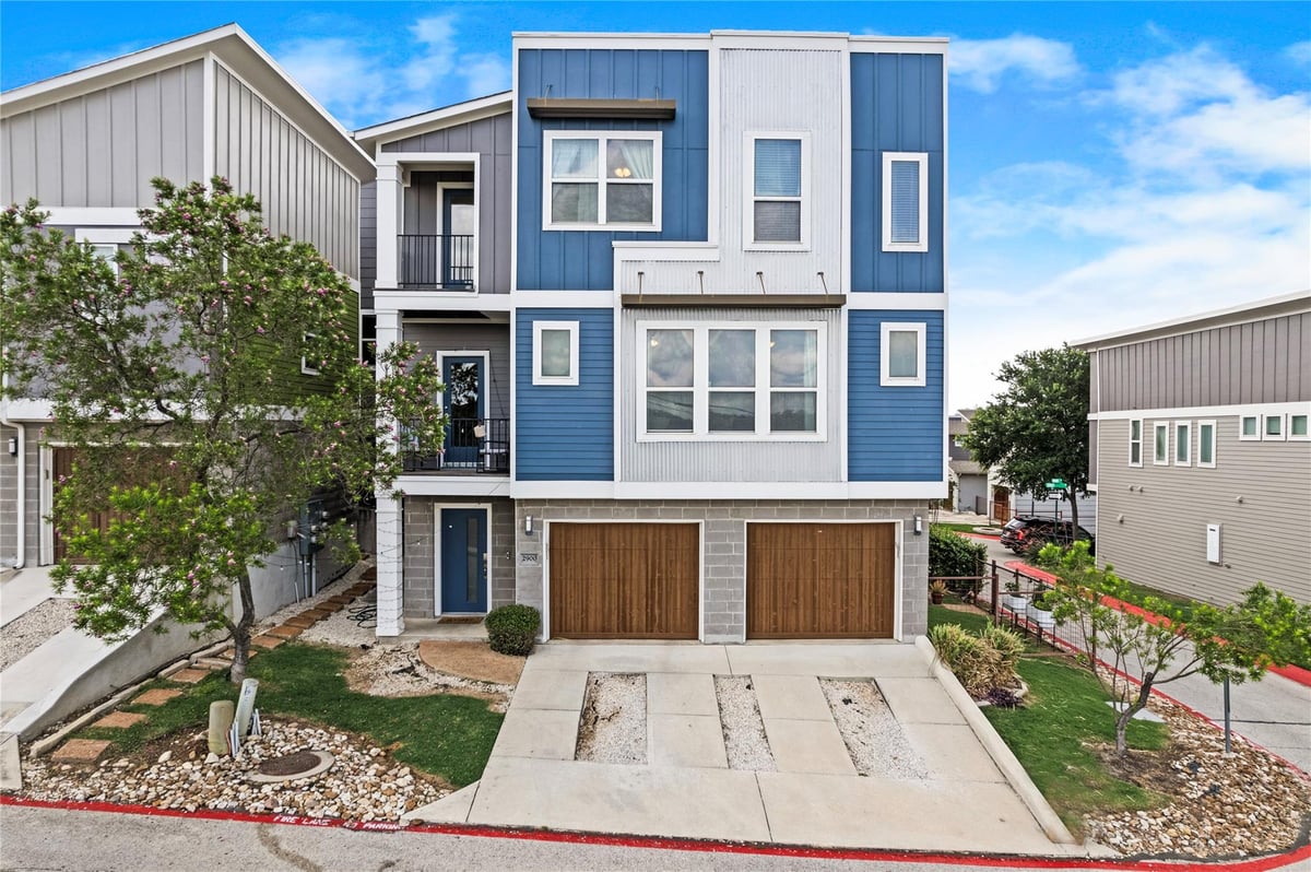 View 2900 Pither LN Unit #295C in Edgewick Condo 2900 Pither LN Unit #295C - property photo 1 - Luxury home in Edgewick Condo, Austin, TX