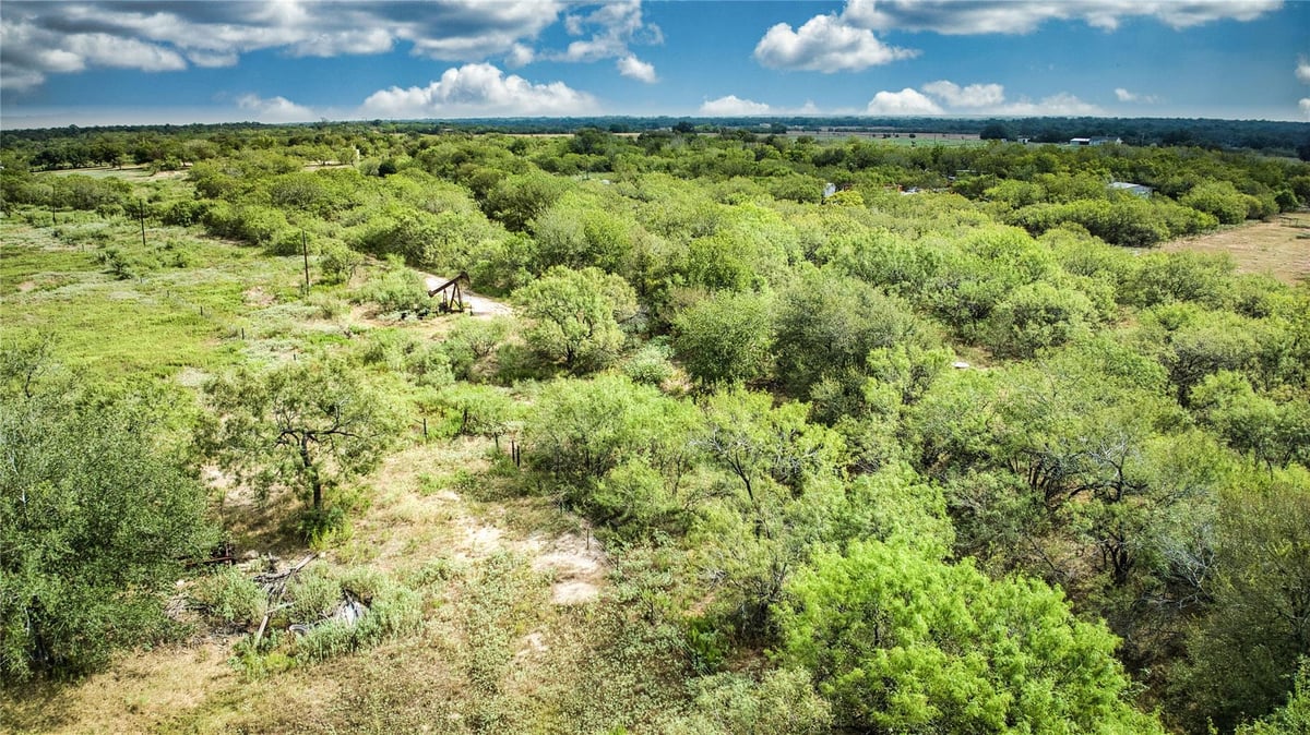 View 2900 Salt Flat RD in Salt Flats 2900 Salt Flat RD - property photo 1 - Luxury lot in Salt Flats, Luling, TX