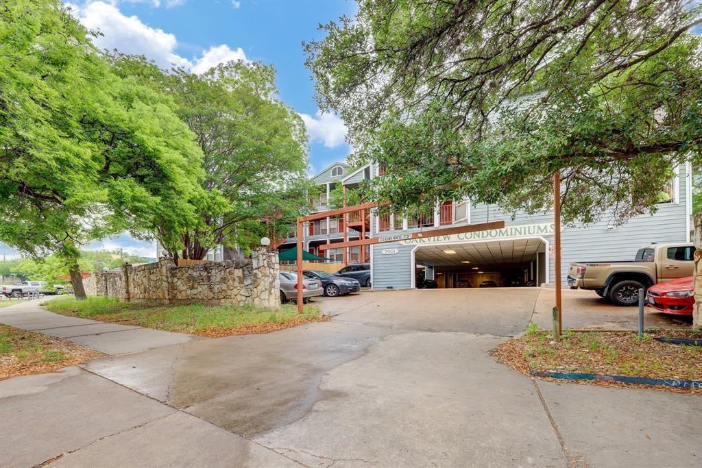 View 2901 San Jacinto Blvd Unit #204 in Oakview Condo 2901 San Jacinto Blvd Unit #204 - front exterior - Luxury home in Oakview Condo, Austin, TX