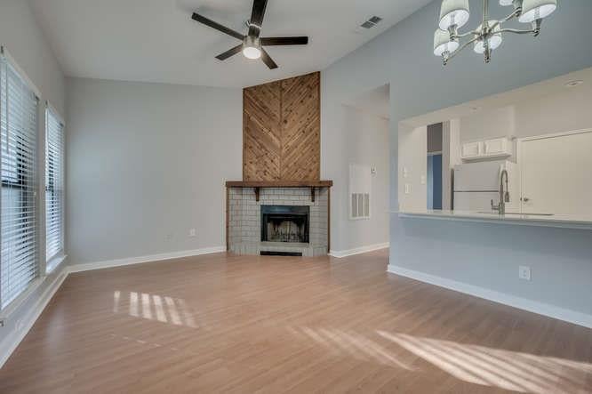 View 2901 San Jacinto BLVD Unit #306 in Oakview Condo 2901 San Jacinto BLVD Unit #306 - front exterior - Luxury home in Oakview Condo, Austin, TX