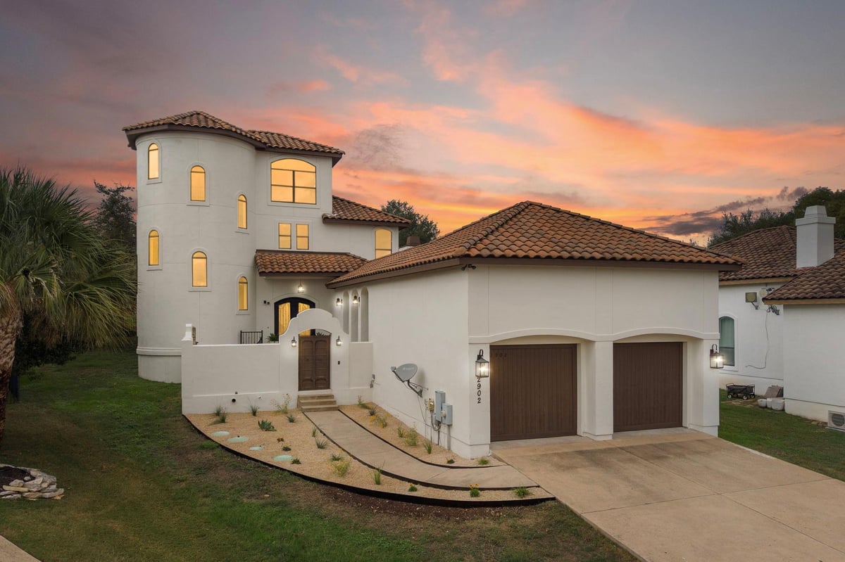 View 2902 Katter CT in Cardinal Hills Estates Unit 15 2902 Katter CT - property photo 1 - Luxury home in Cardinal Hills Estates Unit 15, Austin, TX