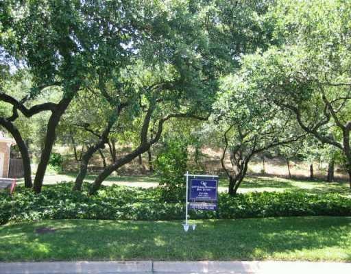 View 2902 Windshill CIR 2902 Windshill CIR - front exterior - Luxury lot in Austin, TX