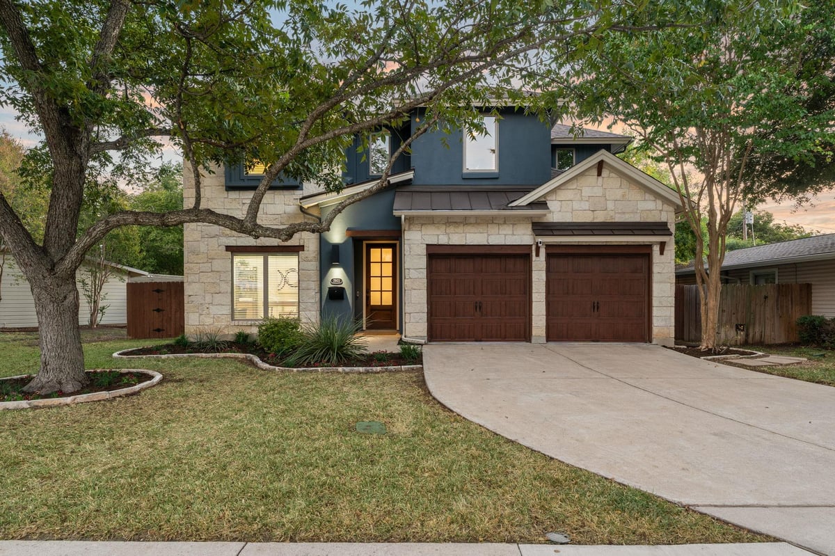 View 2903 Village Dr in Highland Village Sec 03 2903 Village Dr - front exterior - Luxury home in Highland Village Sec 03, Austin, TX