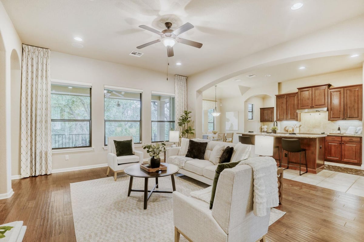 Living area at 2906 Bellamy Cir - 3 bed 2 bath home