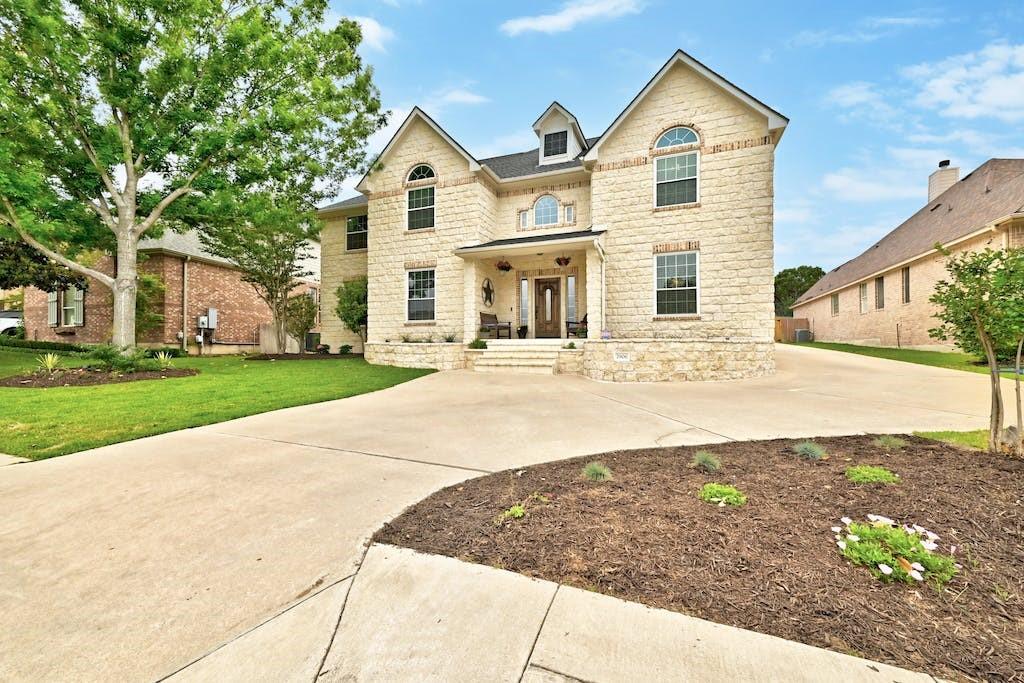 View 2906 Brittany Point LN in Lake Pointe 2906 Brittany Point LN - property photo 1 - Luxury home in Lake Pointe, Austin, TX