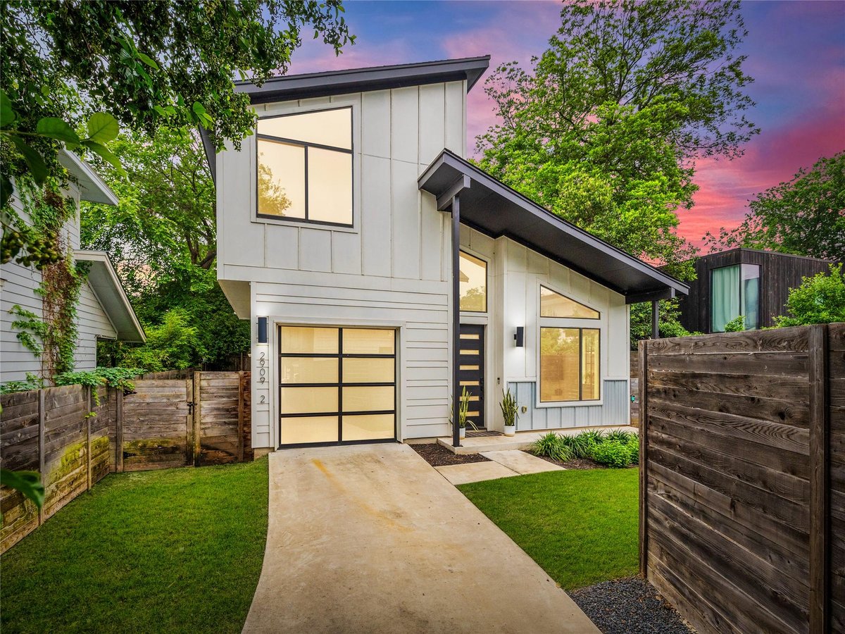 View 2909 E 3rd ST Unit #2 in Div B Pannell Place 2909 E 3rd ST Unit #2 - property photo 1 - Luxury home in Div B Pannell Place, Austin, TX