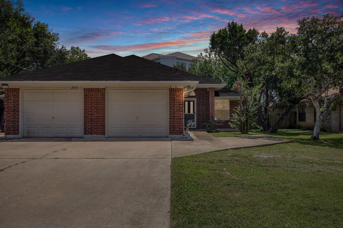 2910 Whisper Oaks LN - front exterior - Luxury home in Reata East, Georgetown, TX