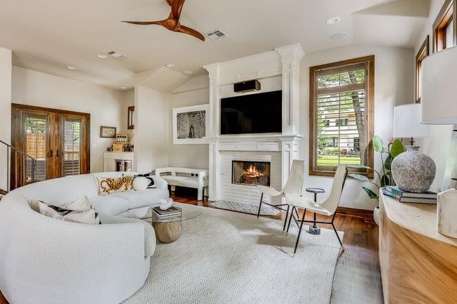 Living area at 2913 Cherry Ln Unit #A - 3 bed 2 bath home