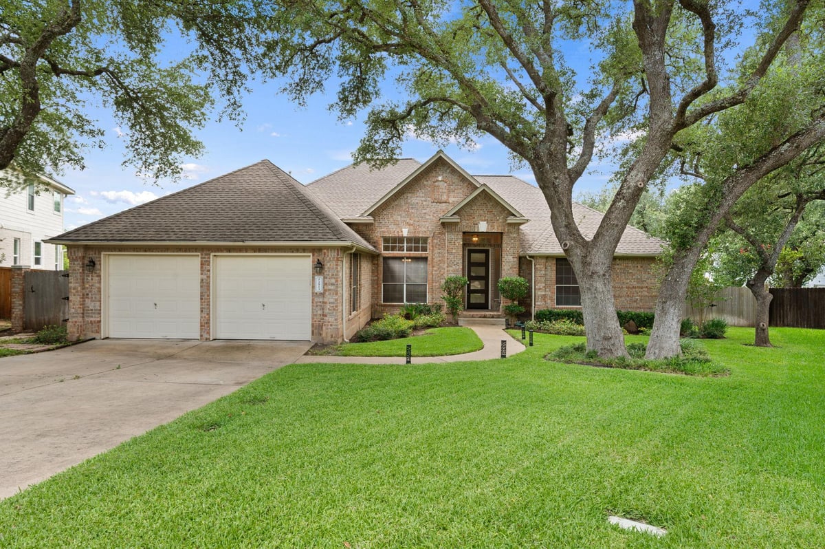 View 2913 Victoria CV in Forest Creek Ph 01 Sec 03 2913 Victoria CV - front exterior - Luxury home in Forest Creek Ph 01 Sec 03, Round Rock, TX