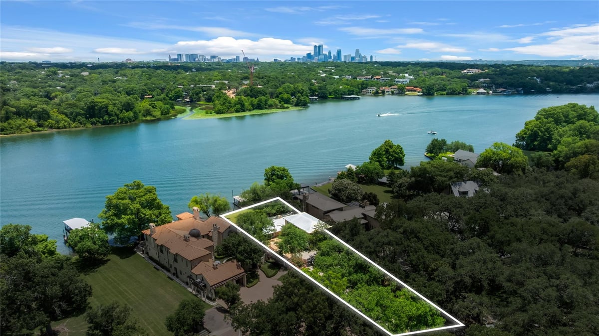 View 2917 Westlake CV in Lago Villa 2917 Westlake CV - view with 2917 Westlake Cv in Austin - Luxury lot in Lago Villa, Austin, TX