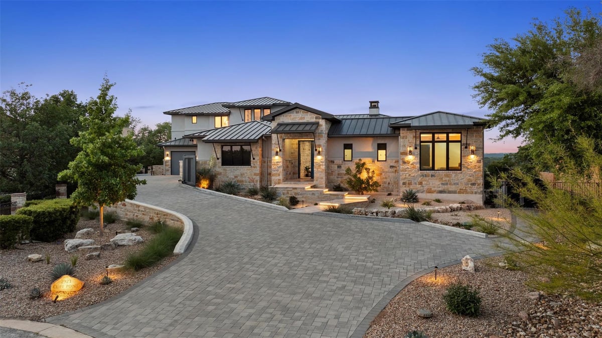 2923 Cliff Pt - front exterior - Luxury home in Lakecliff On Lake Travis Sec 1, Spicewood, TX
