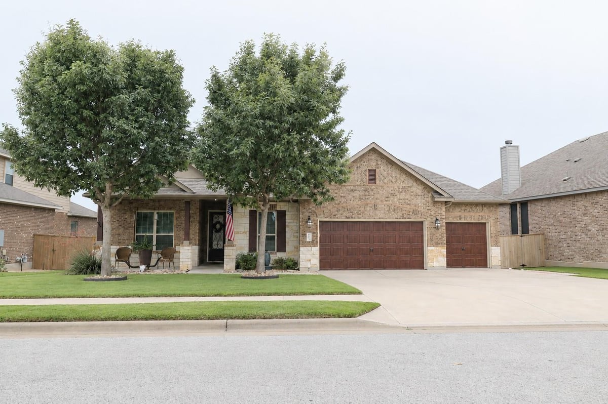 2928 San Milan PASS - front exterior - Luxury home in Paloma Lake Sec 12, Round Rock, TX