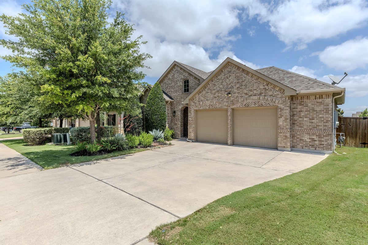 View 2929 Consuelo WAY in Paloma Lake 2929 Consuelo WAY - front exterior - Luxury home in Paloma Lake, Round Rock, TX