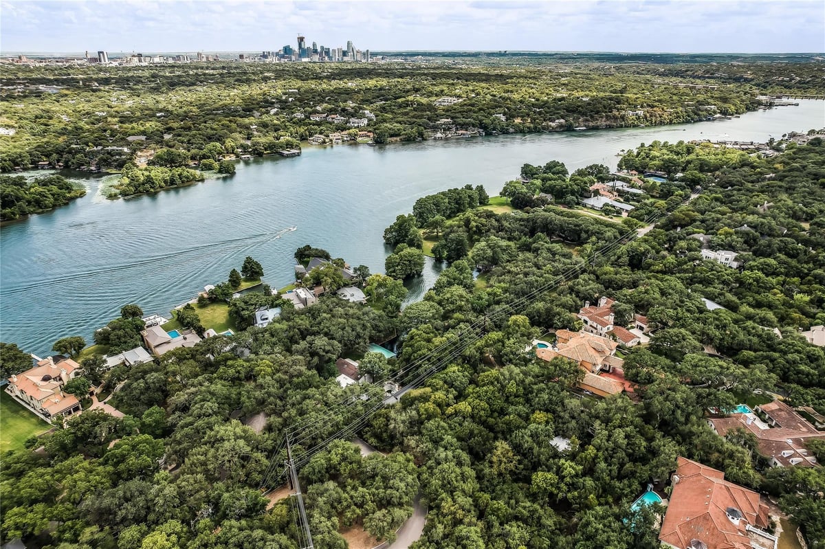 View 2934-2938 Westlake Cv in Lago Villa 2934-2938 Westlake Cv - view with 2934-2938 Westlake Cv in Austin - Luxury home in Lago Villa, Austin, TX